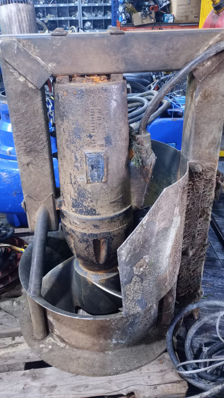 Mixer identificado como Grundfos SRG en la descripción recibida